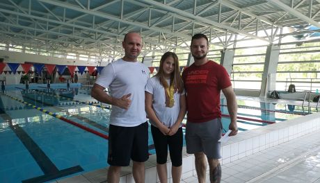 Cztery medale i trzy złota radomskiej pływaczki