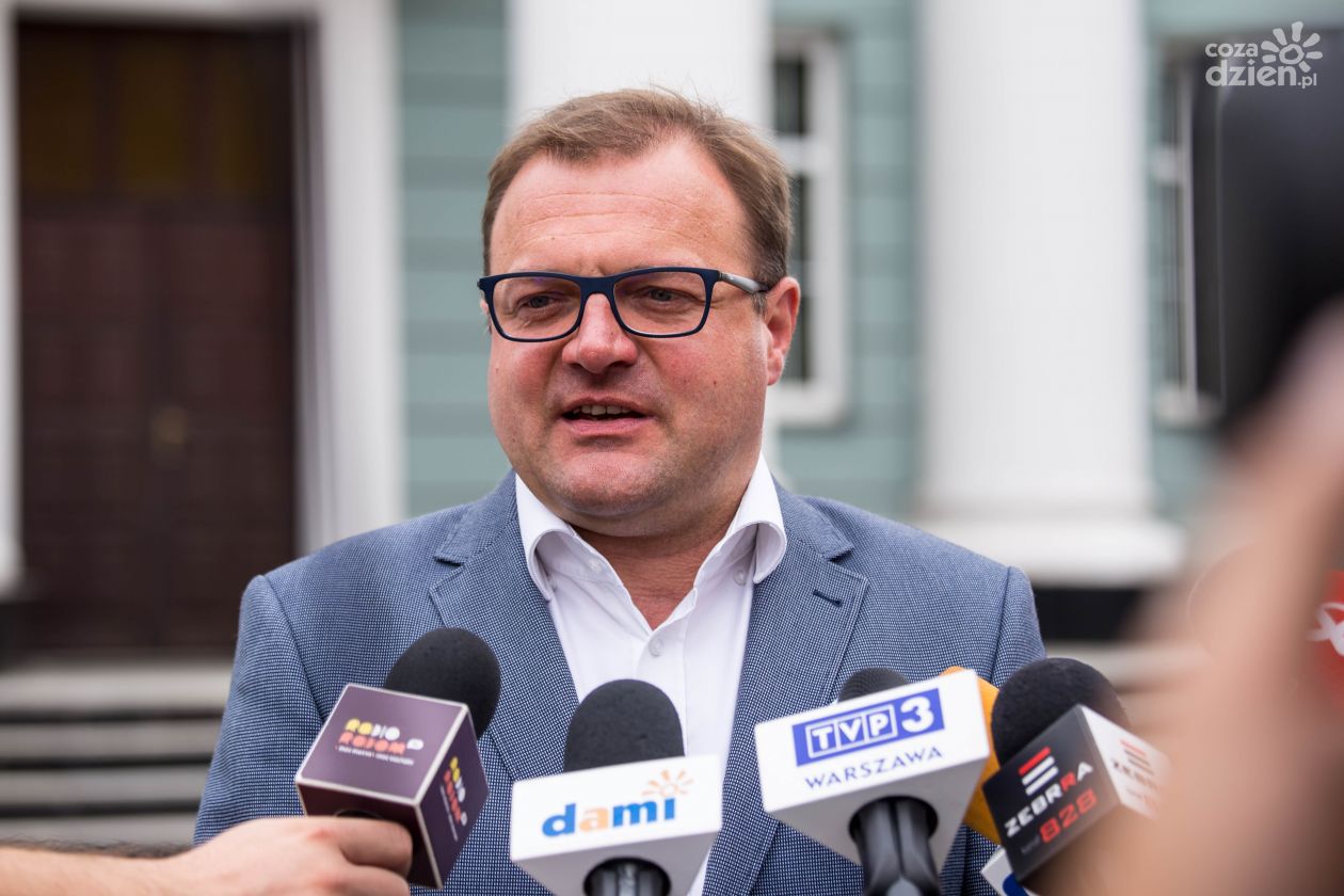 Radni obniżyli wynagrodzenie Radosława Witkowskiego