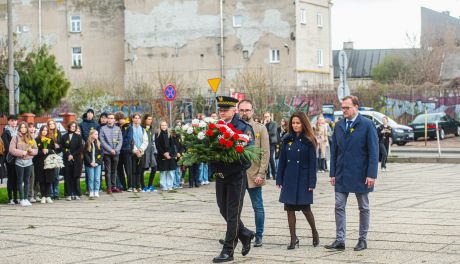 Międzynarodowy Dzień Pamięci o Ofiarach Holokaustu pod Pomnikiem Pamięci Żydów (zdjęcia)