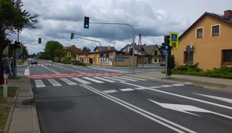 W Białobrzegach powstało nowe skrzyżowanie z sygnalizacją świetlną