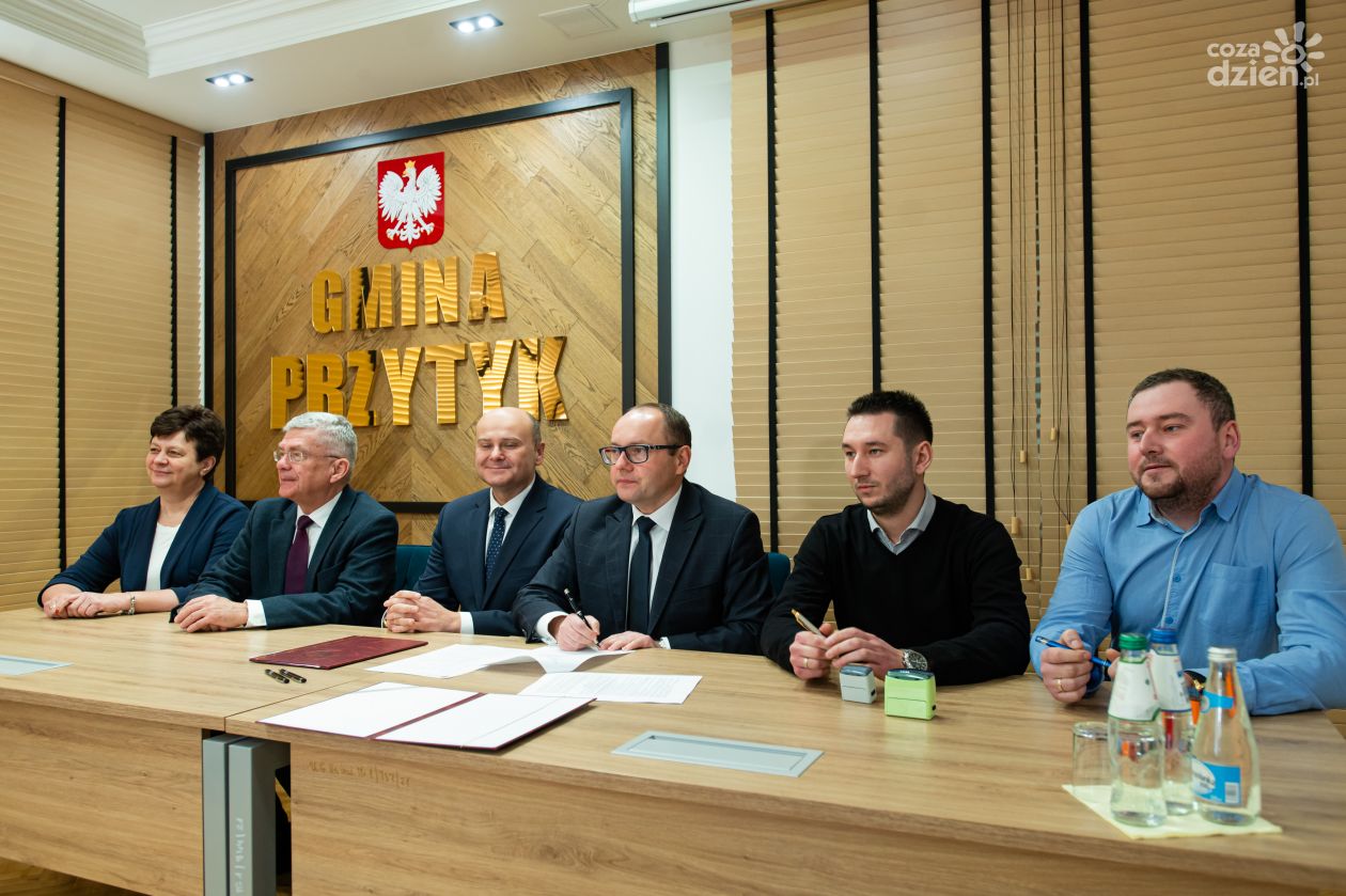 Gmina Przytyk - nowe inwestycje we Wrzosie. Podpisanie umów (zdjęcia)
