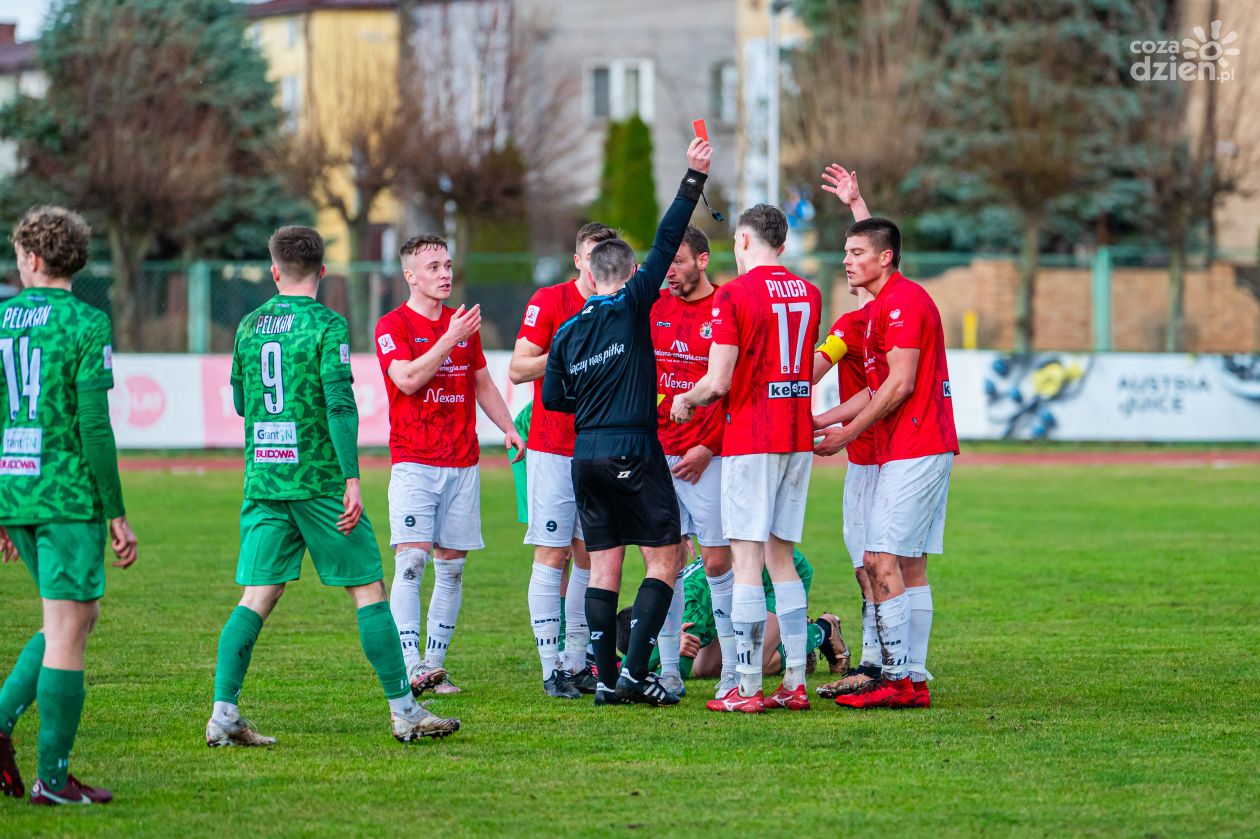 Pilica Białobrzegi kończyła mecz w 10, ale zdobyła punkt z Wartą Sieradz