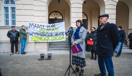 Protest mieszkańców ulicy Szeroka Droga (zdjęcia)