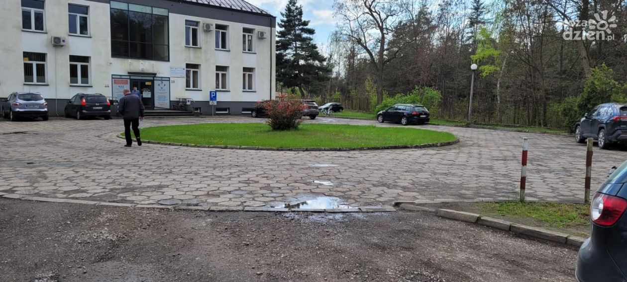 Będzie remont parkingu przed ośrodkiem zdrowia w Białobrzegach?