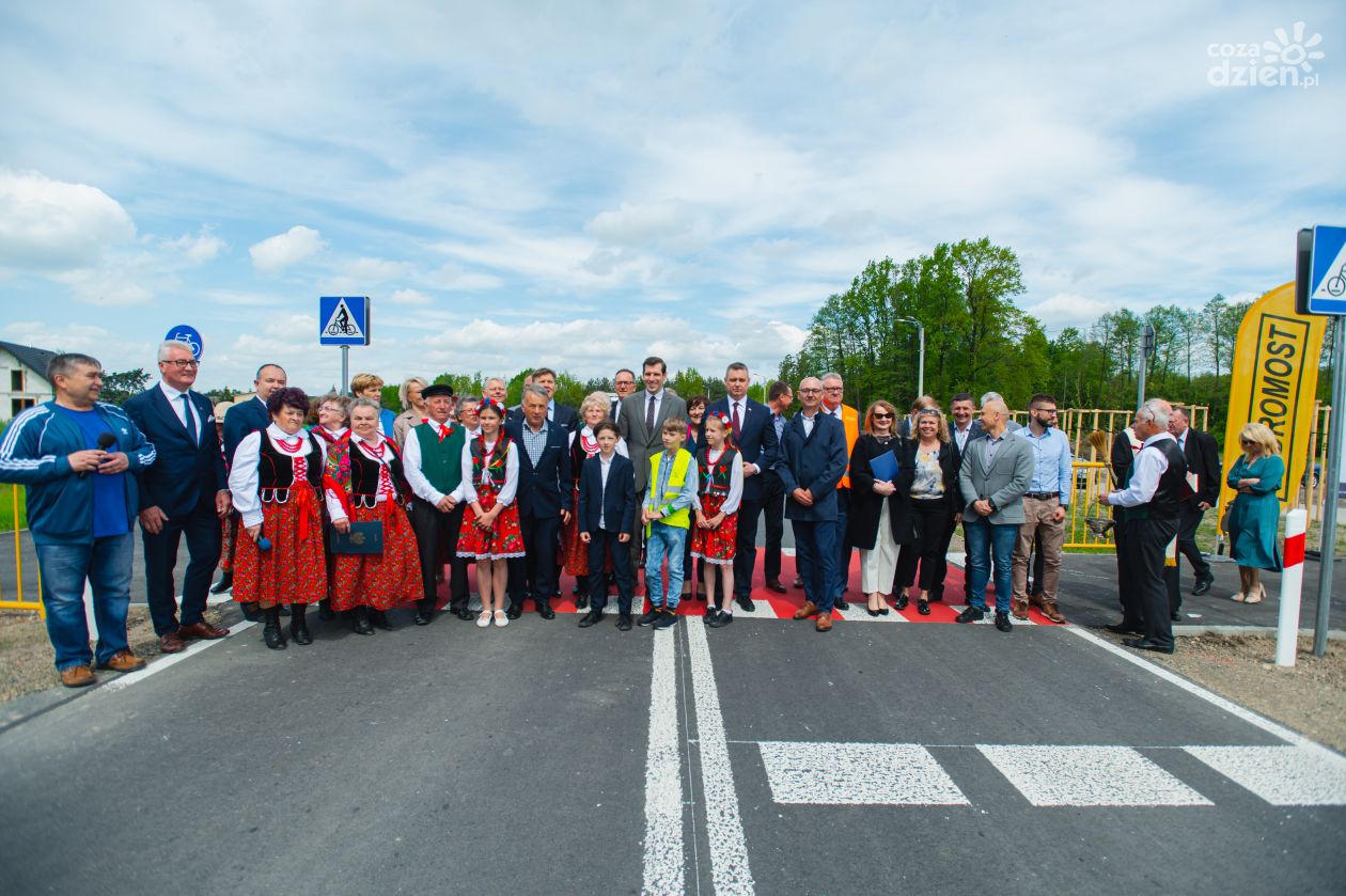 Otwarcie drogi powiatowej Kozłów - Jastrzębia (zdjęcia)