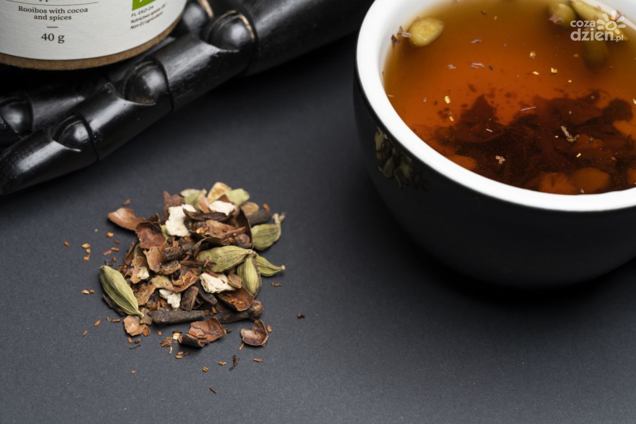 Roiboos - co to za rodzaj herbaty? Jak go prawidłowo parzyć?