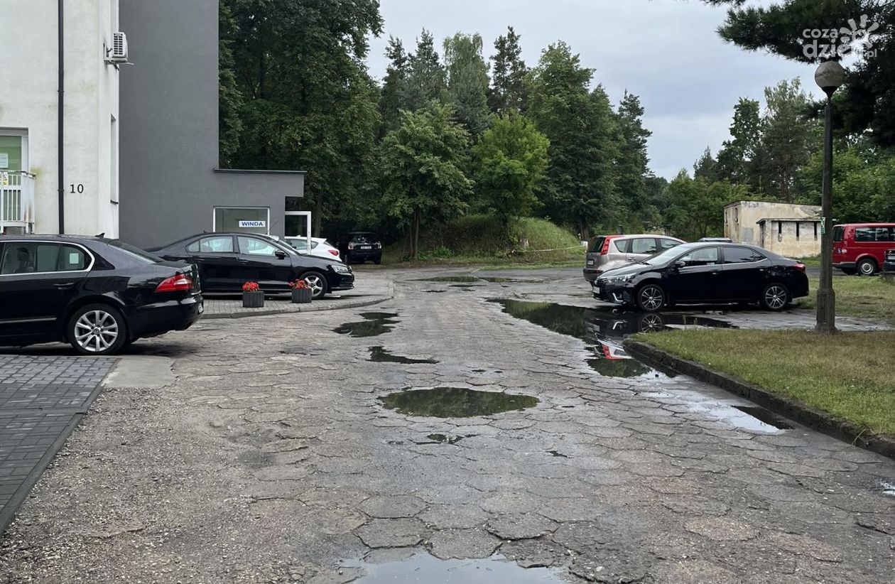 Nowy parking przy białobrzeskim ośrodku zdrowia